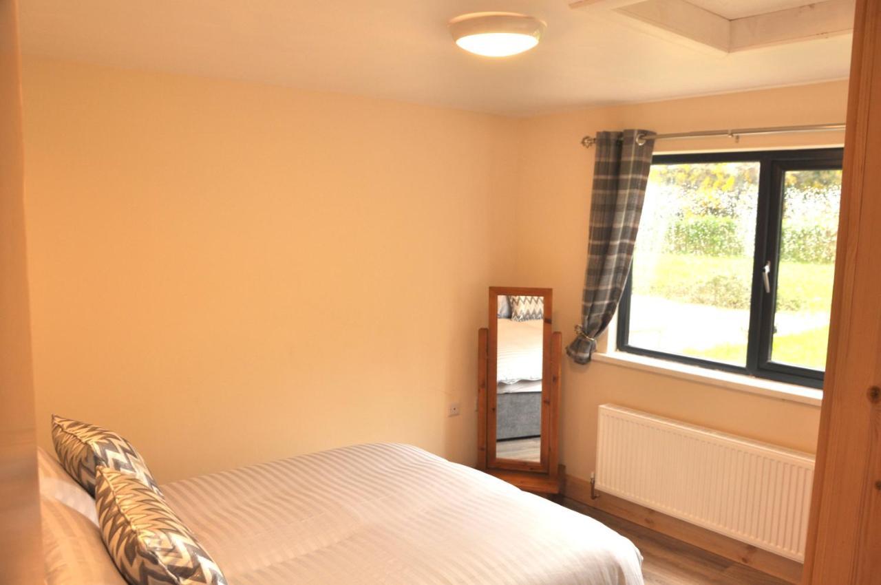 Foyle View Cabin Hotel Greencastle  Bagian luar foto